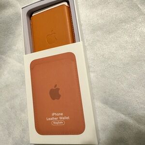 Apple iPhone Leather Wallet with MagSafe - brown